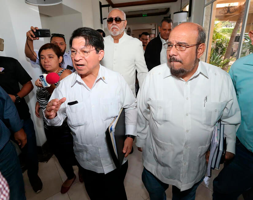 delegacion-gobierno-mesa-negociacion